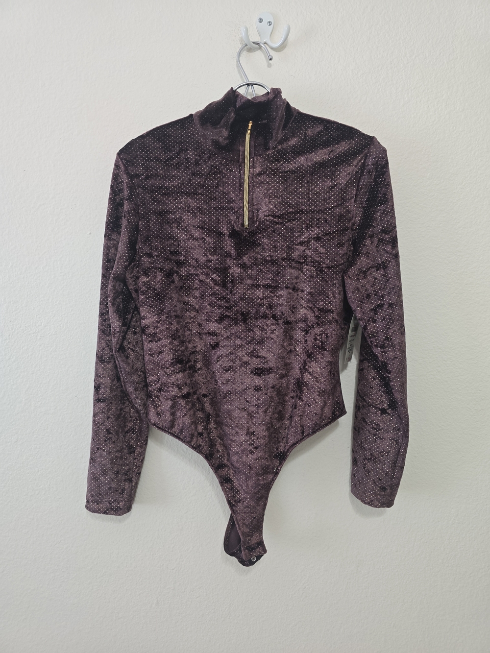 Cache plum velvet zip-front bodysuit with gold‎ accents L